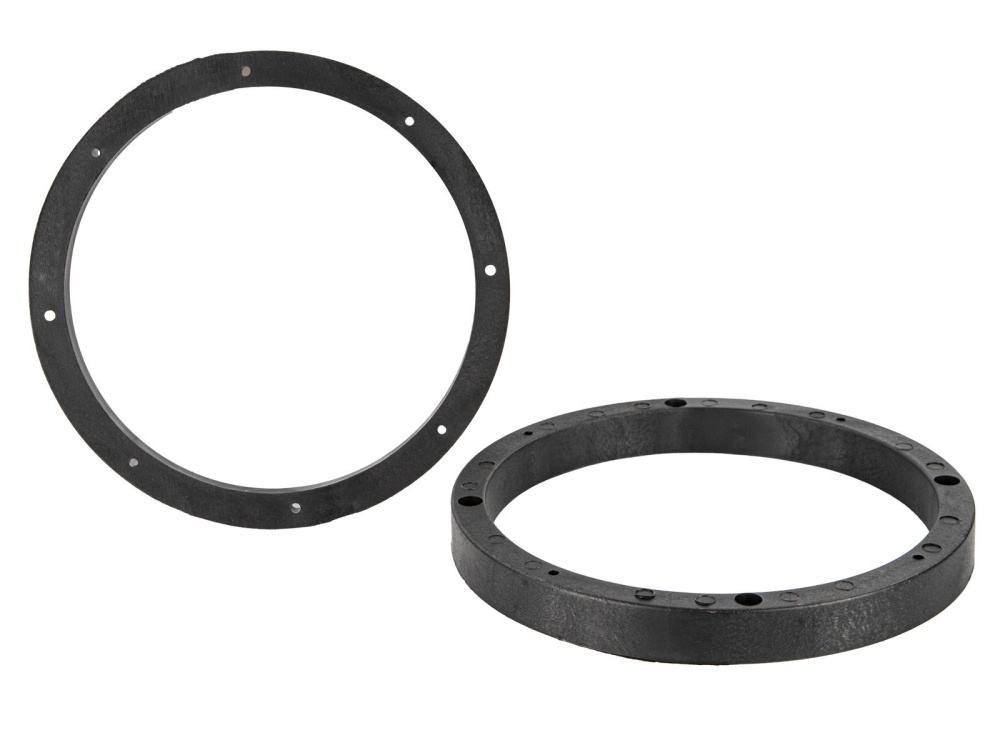 Två svarta högtalaradaptrar med en diameter på 165 mm.