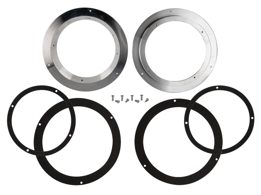 Högtalaradapter kit med metallringar och gummitätningar för installation.