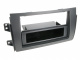 Monteringsram 1/2-DIN med prylfack Fiat/Suzuki, svart Monteringsram 1/2-DIN med prylfack, svart färg, designad för Fiat/Suzuki.
