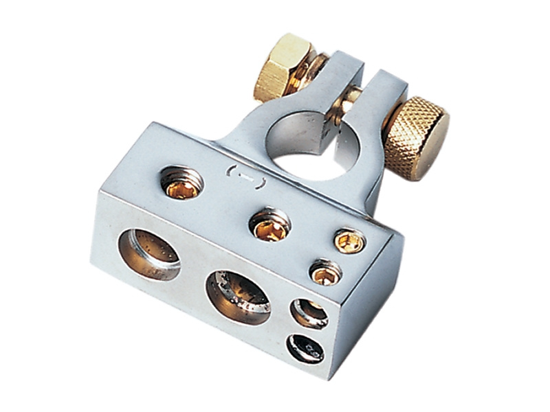 Batteripolsko i metall med flera anslutningar för olika kablar.