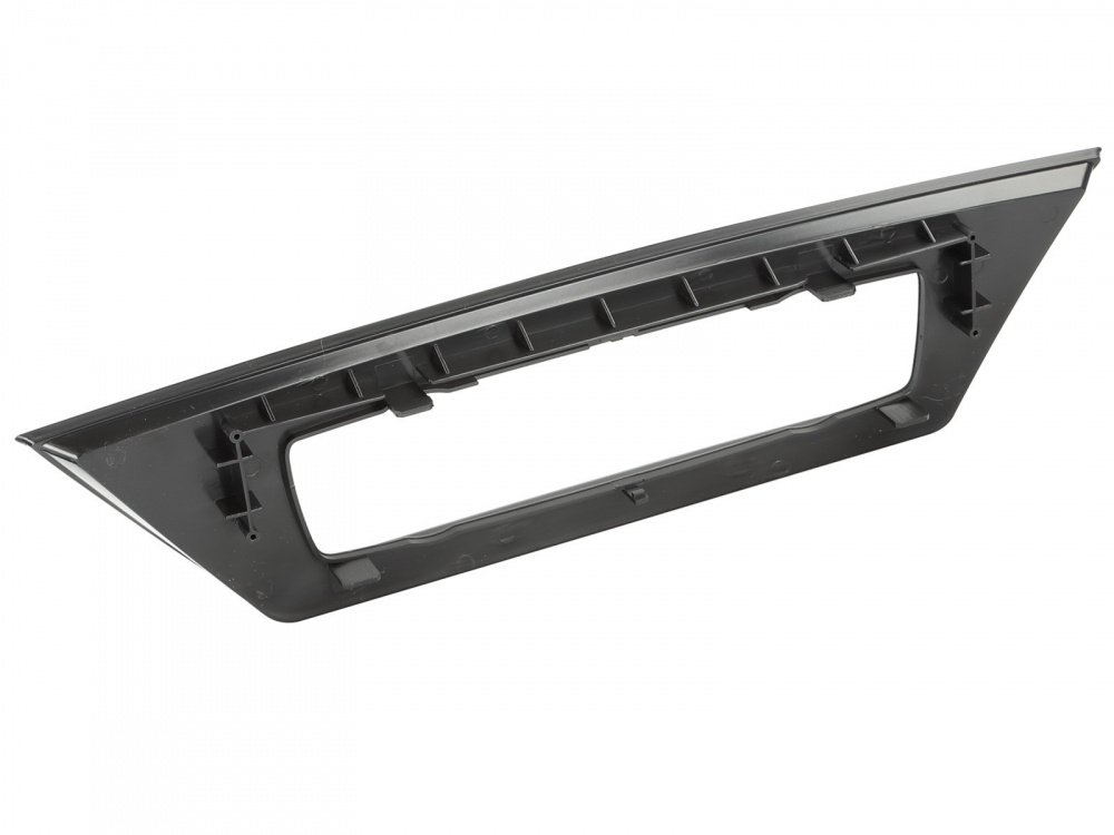 En monteringsram för 2-DIN stereo till BMW X1 (E84).