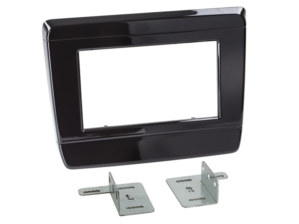 En svart monteringsram för 2-DIN, med fästen.