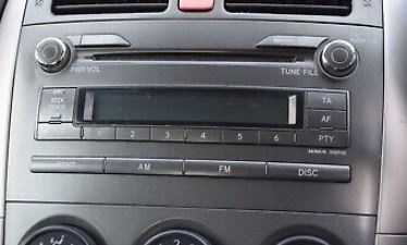En instrumentpanel för Toyota Auris med utrymme för radio.
