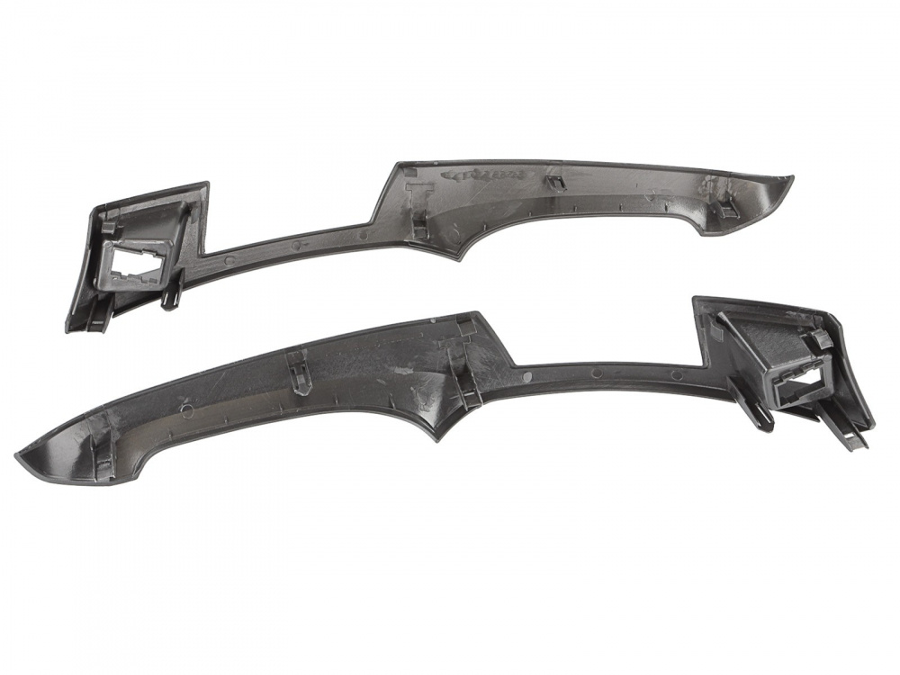 Monteringsram i plast för 2-DIN stereo, Passar Toyota Yaris 2006-2011.