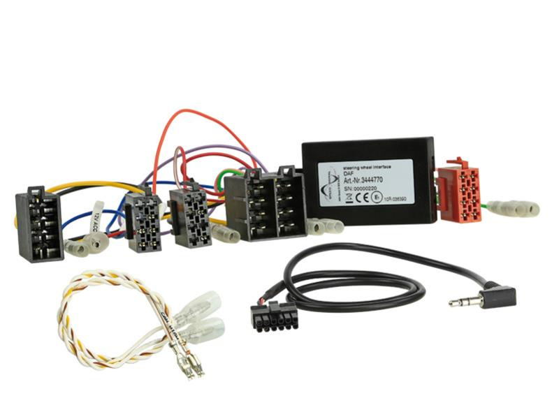 Rattstyrningsadapter för DAF lastbil, inklusive kablar och kontakter.
