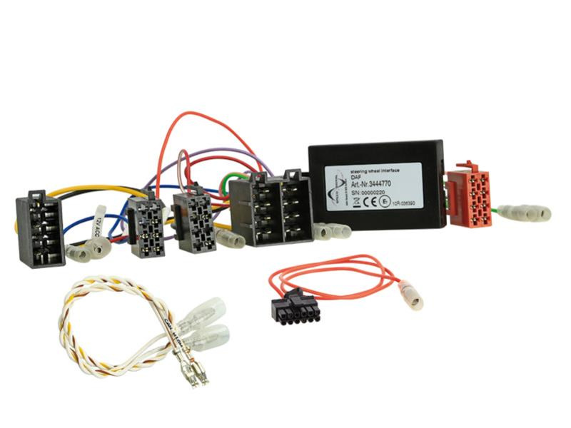 Rattstyrningskablage för DAF-lastbilar, inkluderar kontakter och adaptrar.