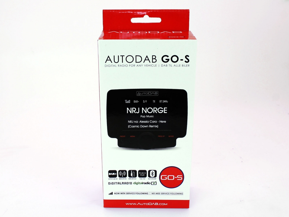 Förpackning av Connects2 DAB-mottagare med digitalradio och stationstitel.