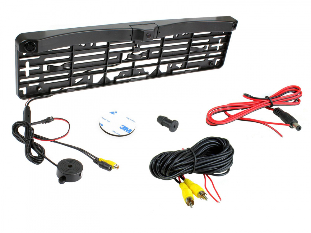 Ett bilnummerplåtshållare med parkeringssensor och kablar.