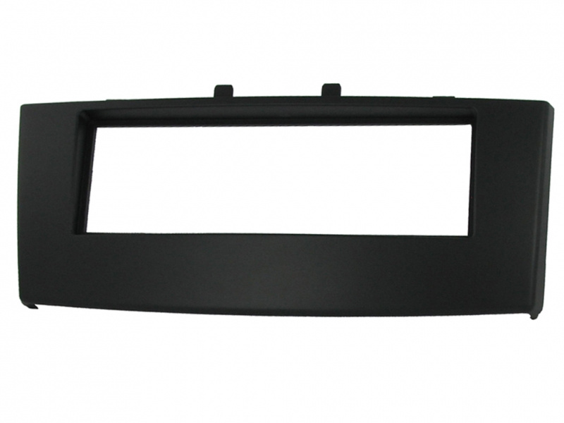 Monteringsram enkel-DIN för Mitsubishi Colt 2008-2012. Svart plast.