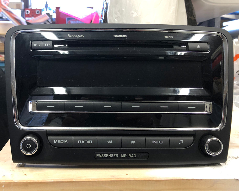 Ytterram för 2-Din bilstereo, Skoda Superb 2008-2015.