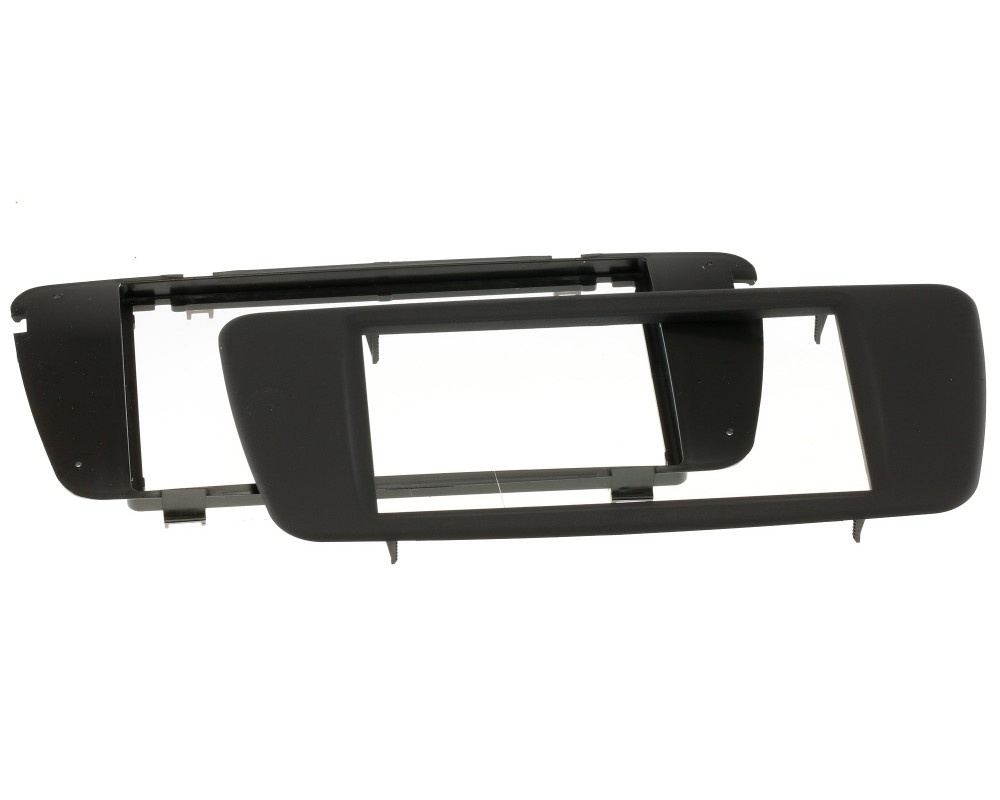 Monteringsram för bilstereo, specifik för Seat Ibiza 2008-2012.