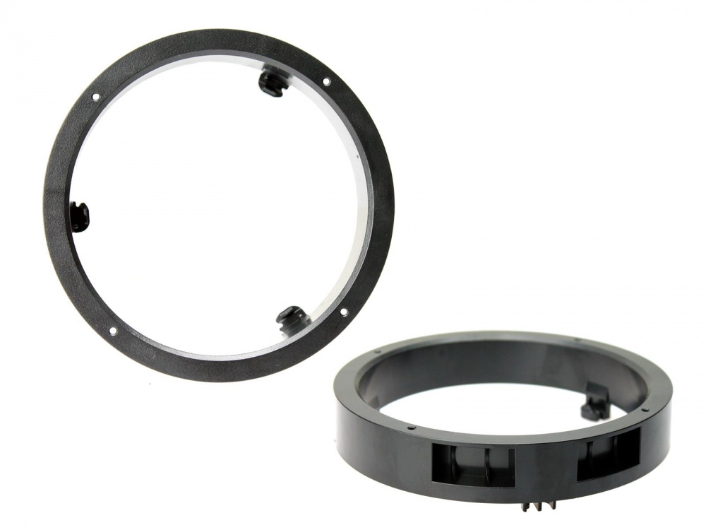 Högtalaradapter i plast för 6,5 tum högtalare, passar flera Mitsubishi-modeller.