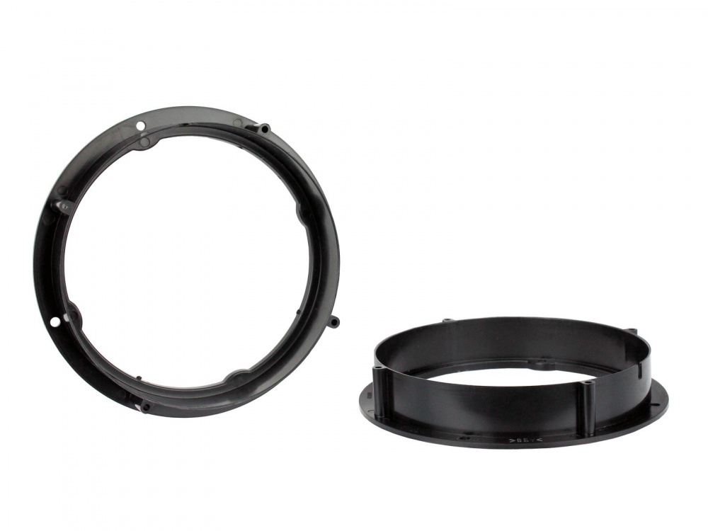 Högtalaradapter för Volkswagen, två svarta plastdelar.