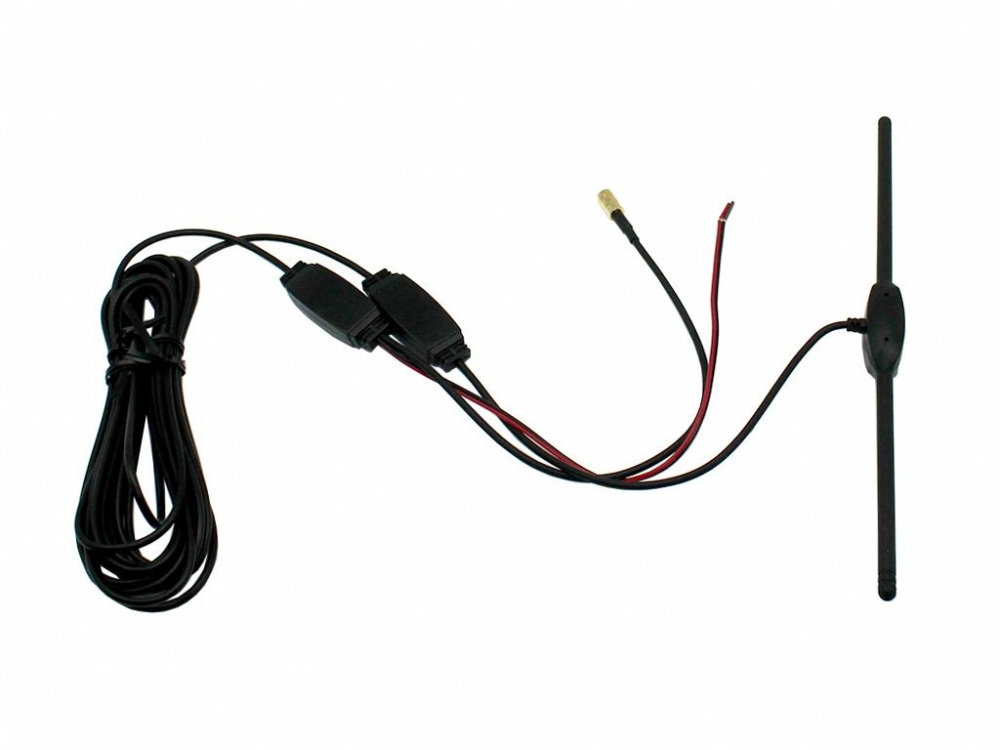 En aktiv DAB-fönsterantenn med kablar och anslutningar.