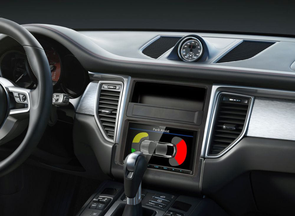 Instrumentpanel med infotainmentsystem och parkeringsassistent.
