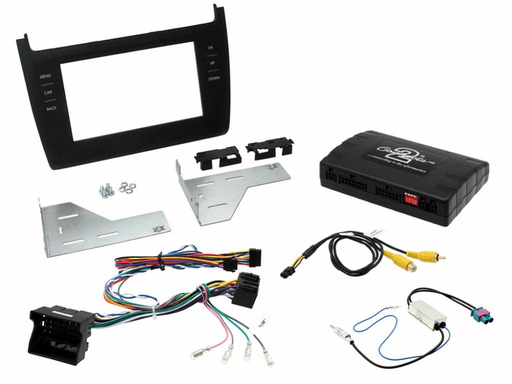 Installationskit för bilstereo till Volkswagen Polo 14>, inkluderar kablar och adaptrar.