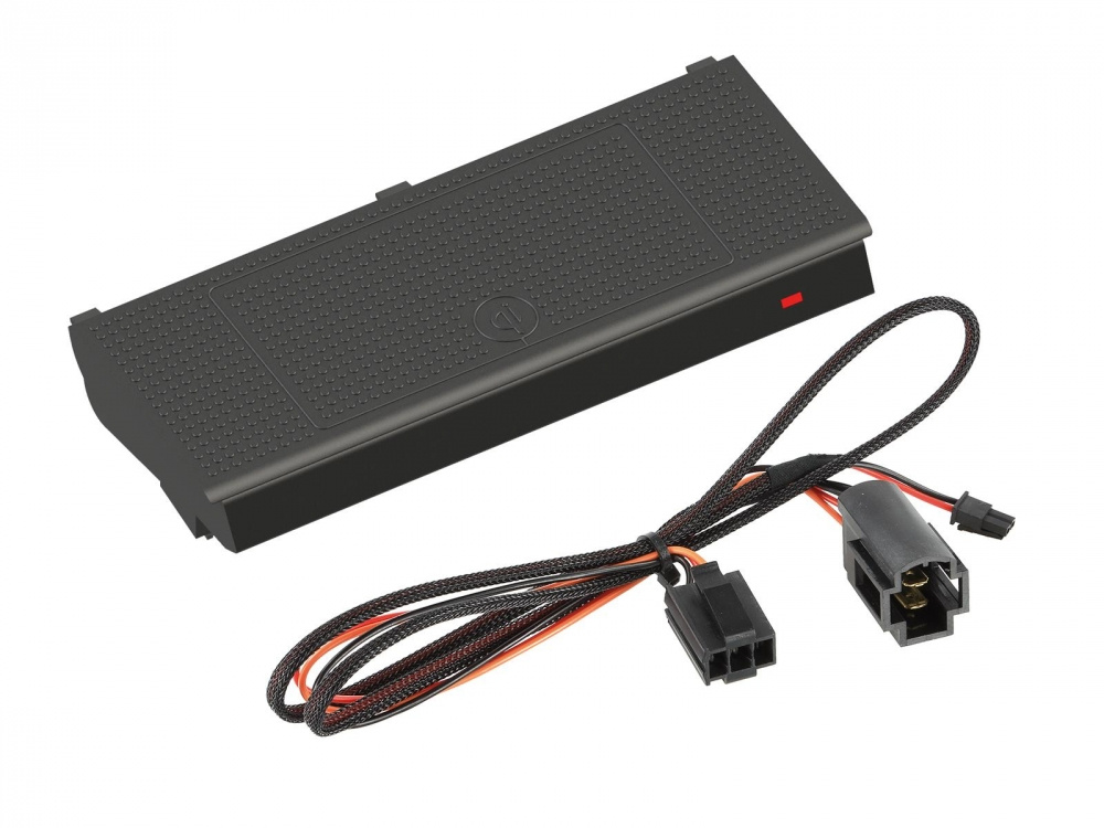 Qi-laddare för Audi A4, modell 2000-2004, med kablar för installation.