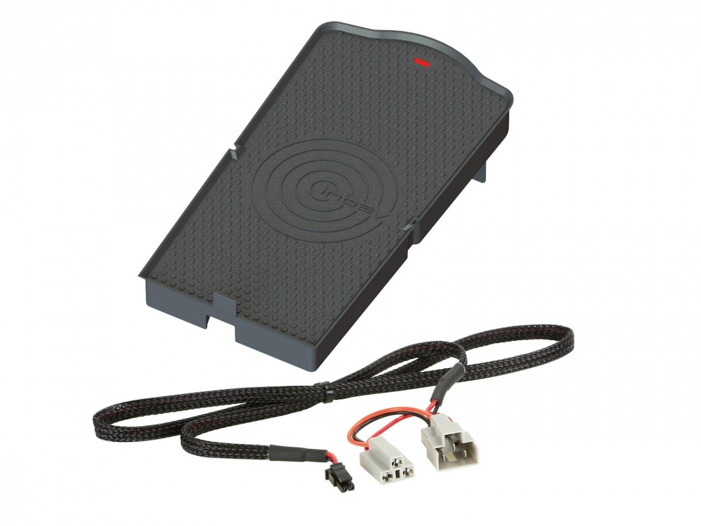 Qi-laddare för Mercedes C-Klass, med kabel för installation.