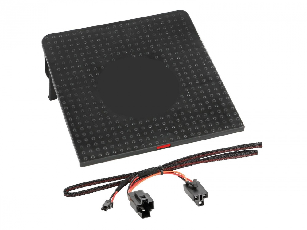 Qi-laddare för Suzuki Swift 2010-2016, svart med anslutningskablar.