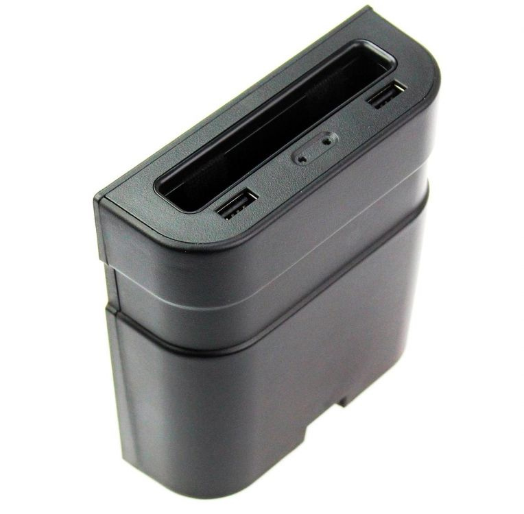 Qi-laddare för bil, svart och kompakt design med fack för mobil.