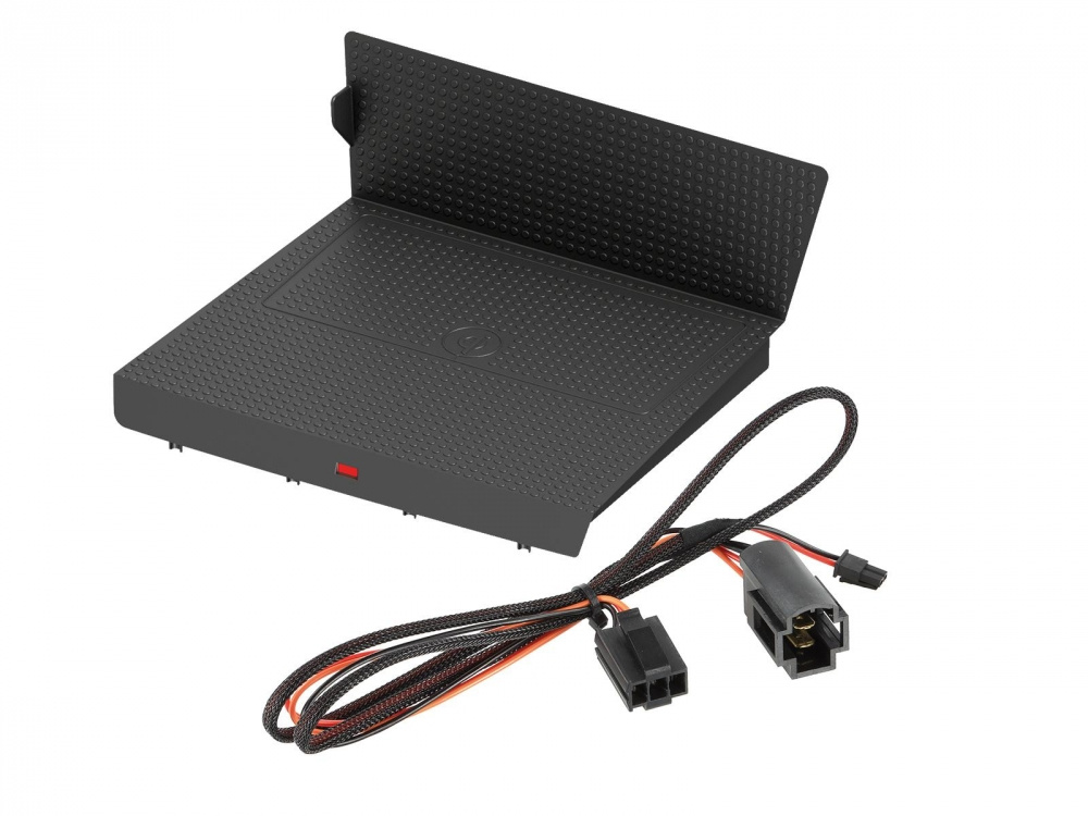 Qi-laddare för Volkswagen Tiguan, inkluderar kabelanslutningar.