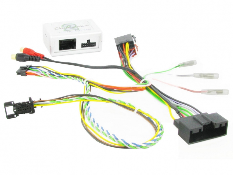 Rattstyrningskablage för Ford Fiesta 10-12 med olika anslutningar och kontakter.