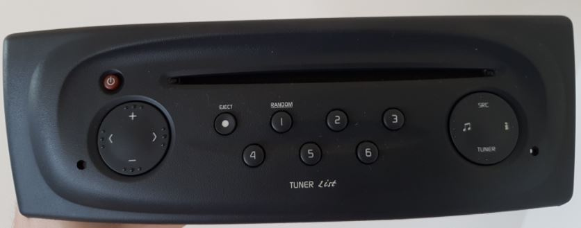 Rattstyrningskablage för Renault med kontroller och displayknappar.