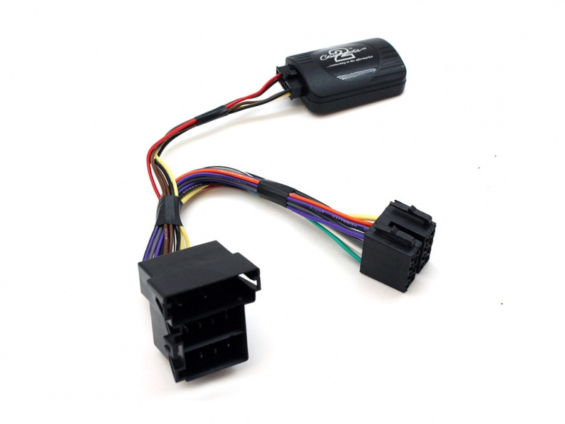 Rattstyrningskablage med kontakter för Seat och Mini ISO.