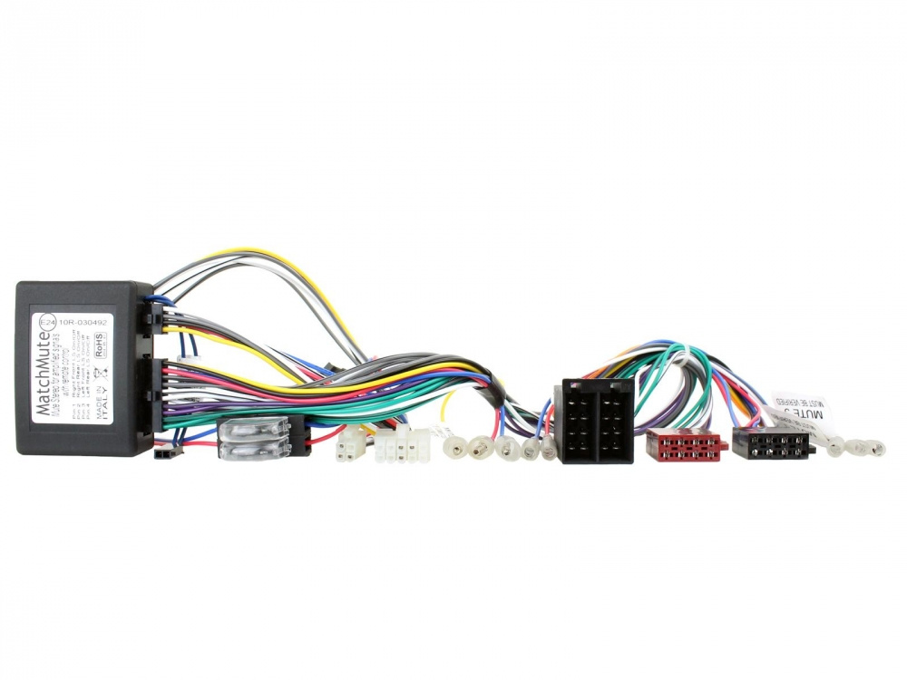 Kablage med flera färgkodade ledningar och kontakter för Mercedes.