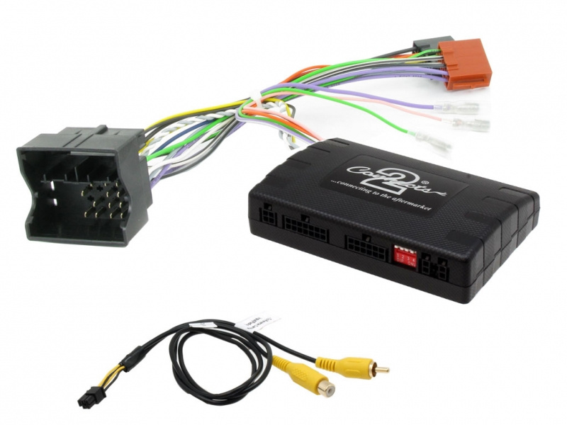 Adapter med kablar för eftermarknadsstereo till Volkswagen 2005-2015.