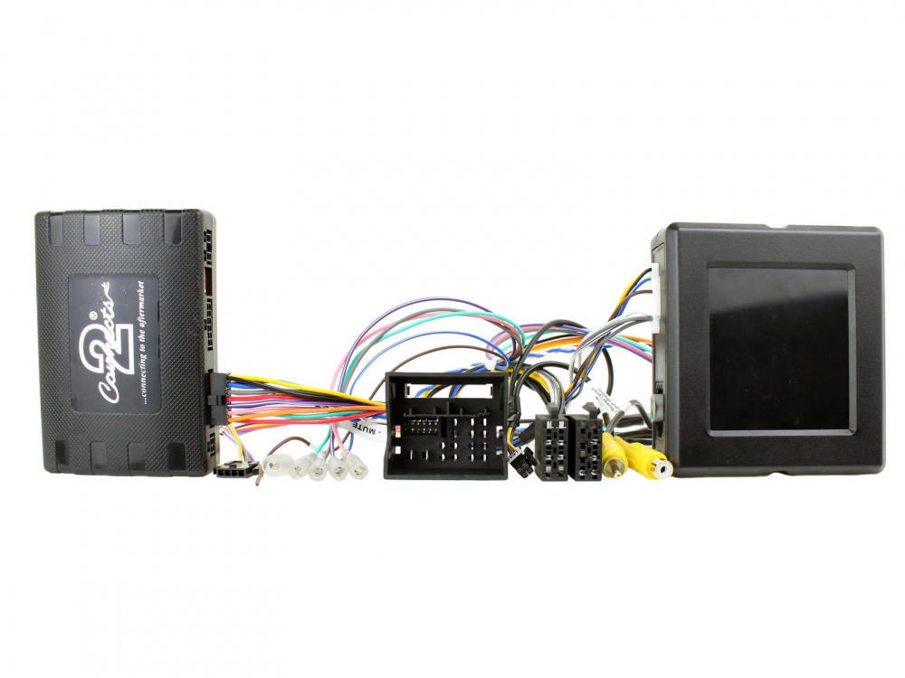 Infodapter för Volkswagen MIB-plattform med kablage och kontakter.