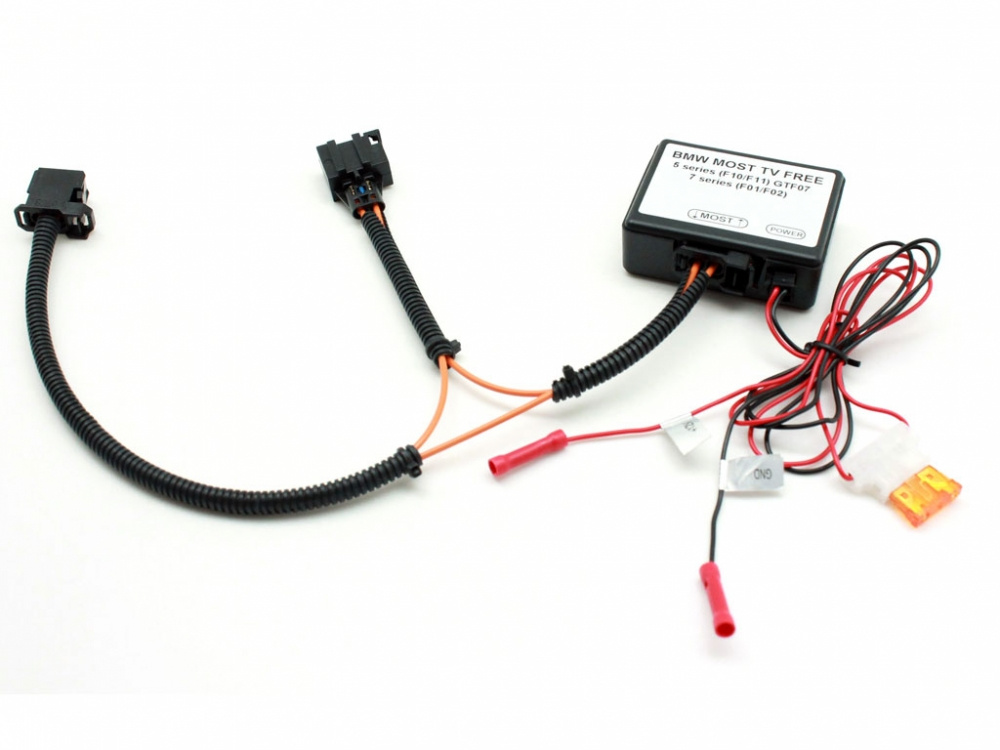 Kablage för att aktivera videofunktioner i BMW-F-serien.