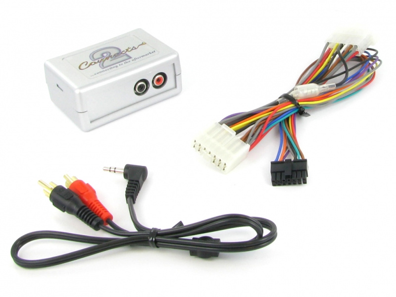 Toyota Aux-adapter med kablar för ljudanslutning och kontakter.