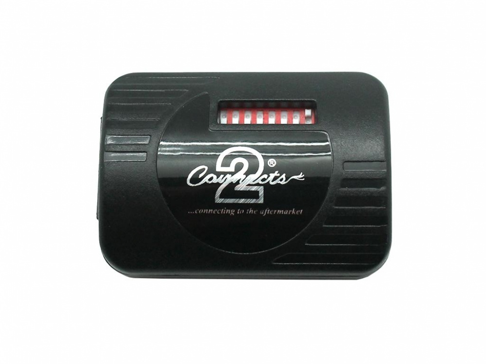 Universal rattstyrningsadapter för CAN-BUS system, svart enhet med logotyp.