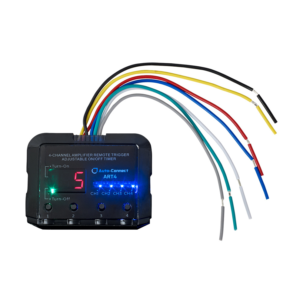 En digital timer med fyra kanaler och anslutningskablar.