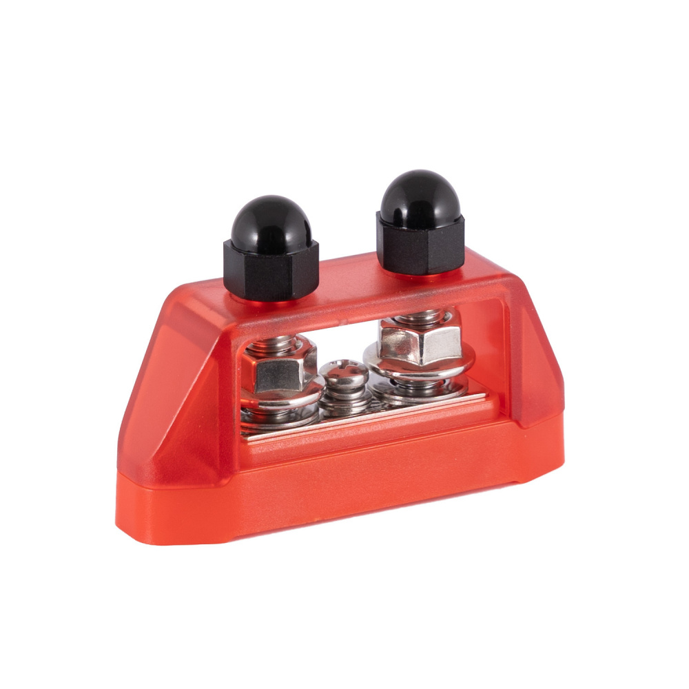 Rött distributionsblock med två M8-anslutningar och svarta skyddskåpor.