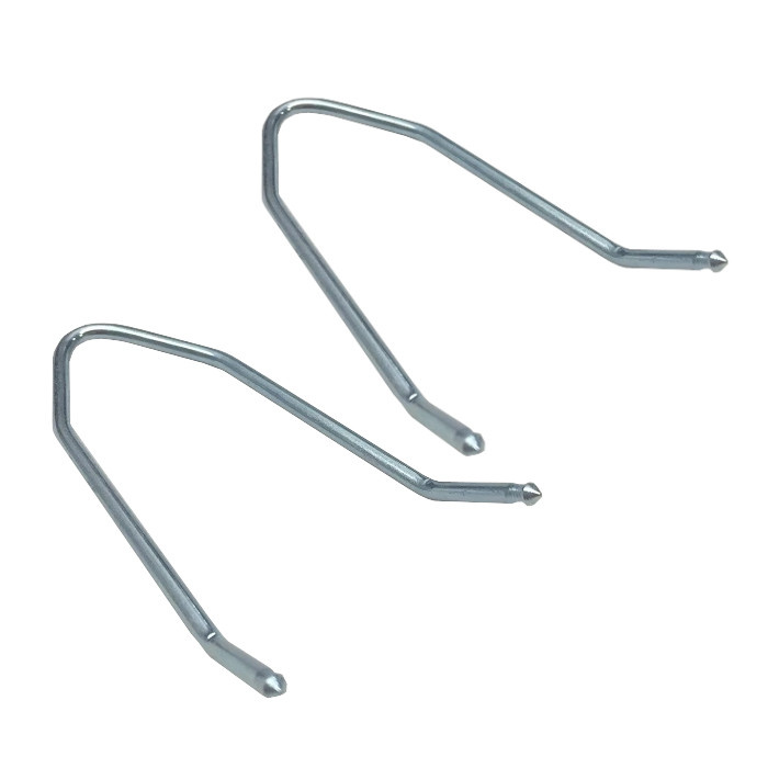 Urtagningsverktyg i metall, två stycken med krokig form.