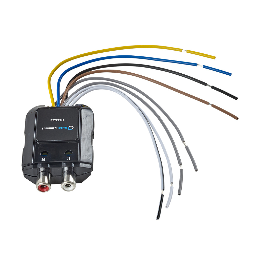 En 2-kanalig hög/lågnivå-omvandlare med flera anslutningskablar.