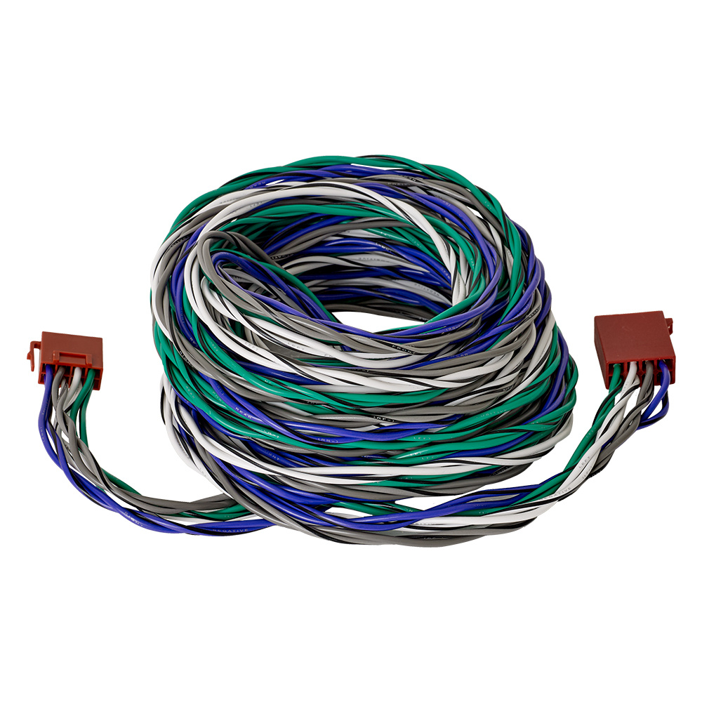 En sammanflätad kabel med två kontakter, idealisk för högtalarförlängning.