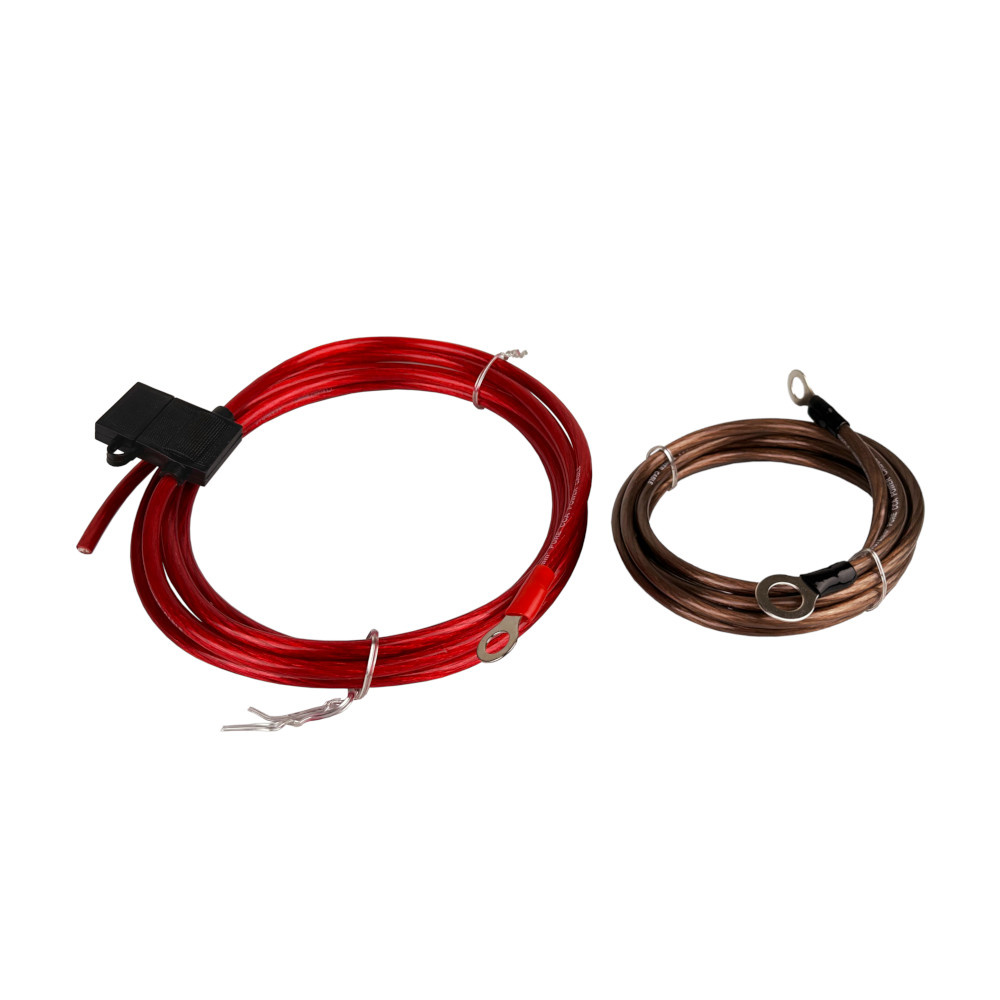 Strömkabelkit med röd och brun kabel, säkring och anslutningar.