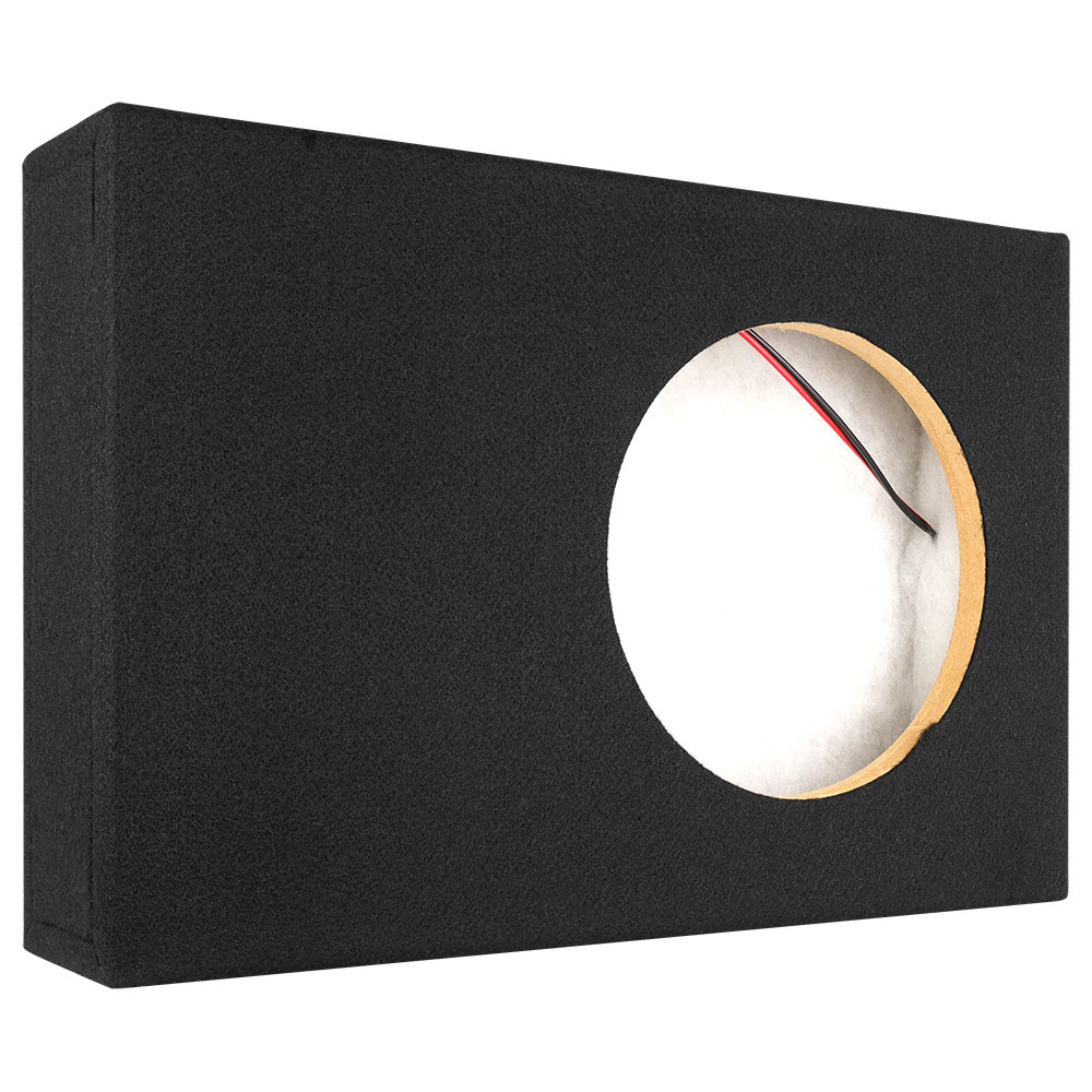 En svart baslåda för subwoofer, 1x10 tum, sluten med kabelgenomgång.