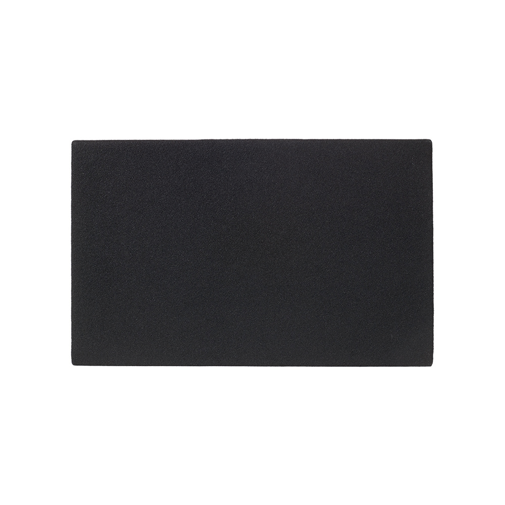 En svart, rektangulär baslåda för en 10-tums högtalare.