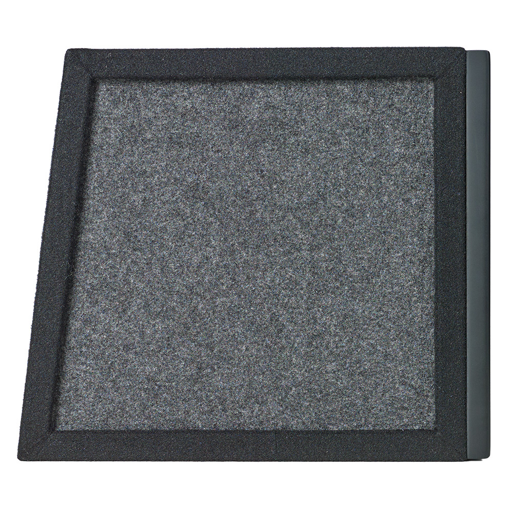 Baslåda med svart ram och grå tygklädsel, designad för bilstereo.