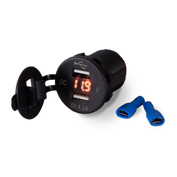 USB-laddare med voltmätare och två anslutningskablar.