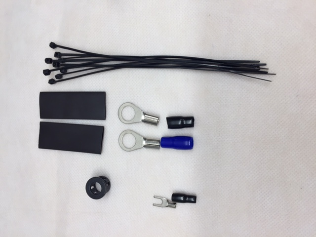 Kabelkit med anslutningsdelar och zipband för användning i fordon.