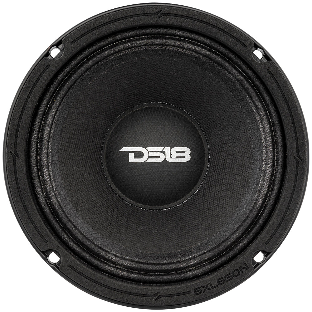 En 6.5 tums subwoofer med svart kompositkåpa och DSI8-logotyp.