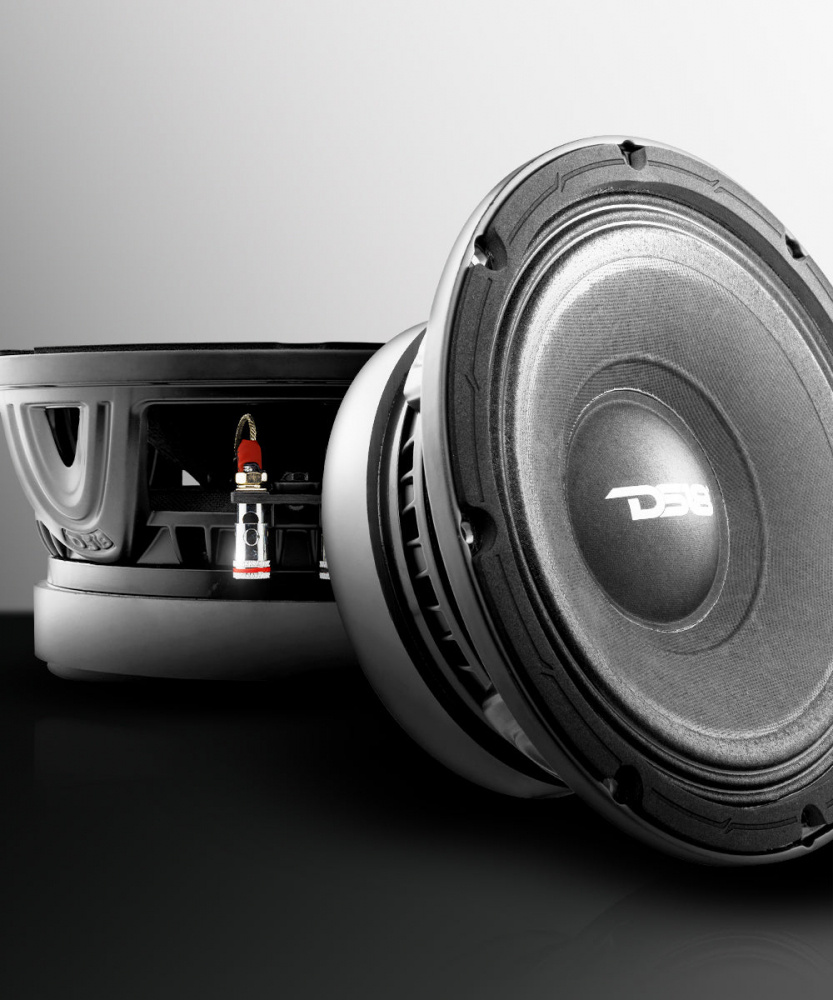 Tung 8-tums midbas med robust konstruktion och distinkt design.