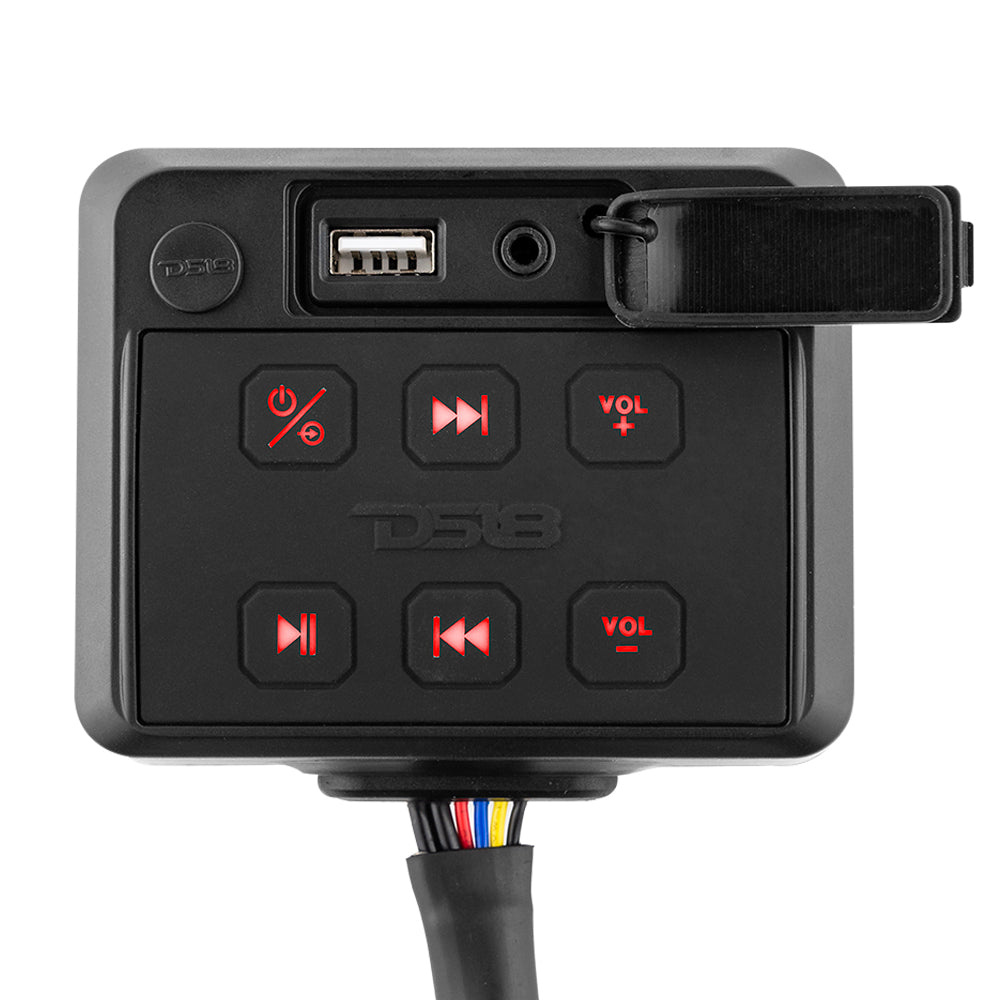 Marinstereo med knappar för styrning och USB-port, kompakt design.