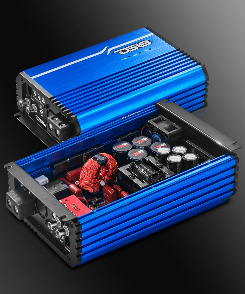 Förstärka med blå aluminiumkåpa och intern komponentlayout.