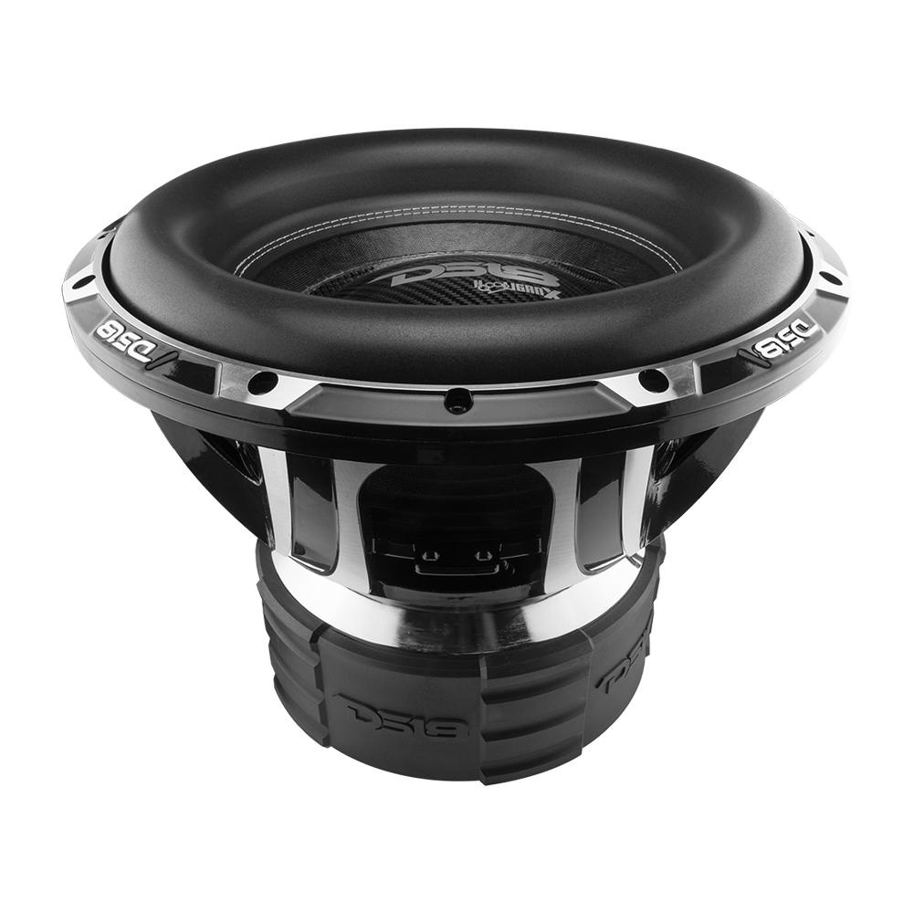 En stor subwoofer med robust design och kraftig ljudprestanda.